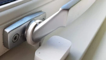 Сенсорные магнитные держатели для дверных и оконных ручек...