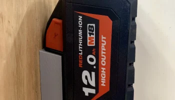 Держатель батареи Milwaukee M18 5