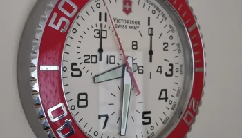 Замена внутренней рамки настенных часов Victorinox Swiss... 4