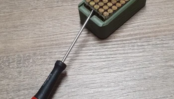 более прочный ящик для боеприпасов емкостью 22 л со сдвиж... 6