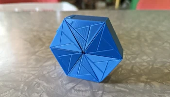 Свернутая шестигранная коробка для игральных костей без п... 2