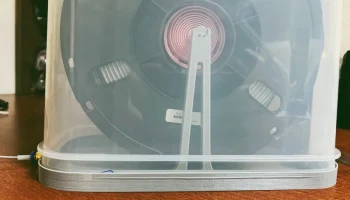 Подставка для катушек с нитью для контейнера Rubbermaid.....