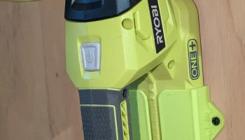 RYOBI ONE+ 18В Беспроводной Держатель Фонаря RYOBI ONE+ 18В Беспроводной Держатель Фонаря