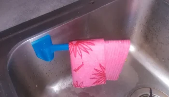 Вешалка для кухонного полотенца с прорезью для магнита......