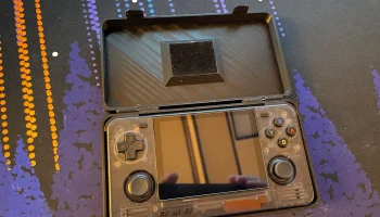 Чехол Retroid Pocket 2S с застежкой 2