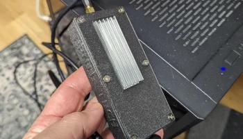 Радиобокс RTL-SDR с отверстием для радиатора