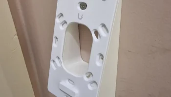 Unifi Intercom Viewer Настенное крепление на клин (UA-In... 1