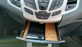 Центральный ящик Ford Fiesta с держателем для телефона -... 3