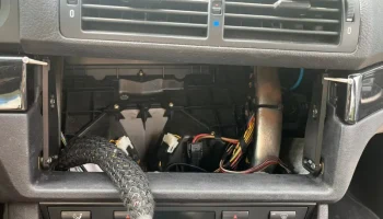 Кронштейны радиоприемника BMW e39 Xtrons PX7439BL 3