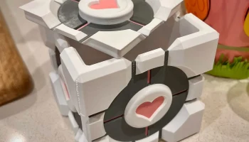 Контейнер и крышка Portal Companion Cube 1