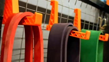 Держатель или вешалка для вещей из куриной сетки 2