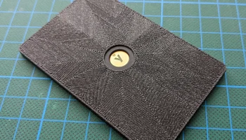 Еще один футляр YubiKey размером с кредитную карту 2