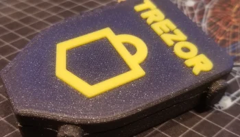 Защитный чехол для криптокошелька Trezor Model T - печат... Защитный чехол для криптокошелька Trezor Model T - печат...