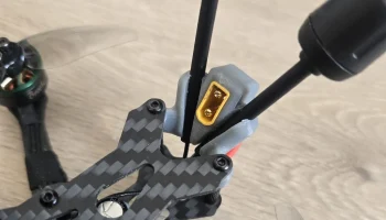 Крепление антенны AvionRC Ikon3 O4 Pro XT30 1