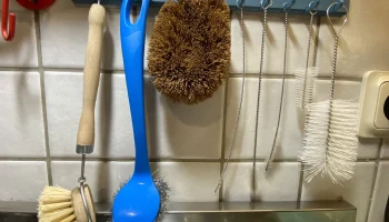 Кухонные крючки для кистей разного размера.