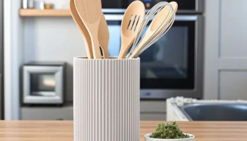 Современный ребристый держатель для кухонных принадлежно...
