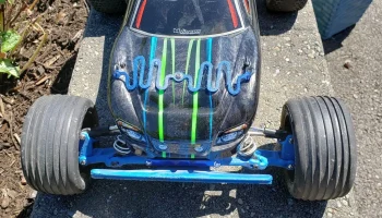 Ремешок фиксатора корпуса Traxxas Rustler из ТПУ и язычо... 1