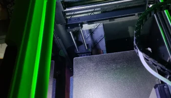 Наклонный кронштейн заводского освещения Flashforge A5M 1