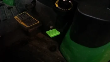 Педаль блокировки дифференциала трактора John Deere 1 серии 1