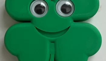 Магнит с четырехлистным клевером Wiggly Eyes......