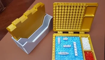 Игра "Морской бой" с футляром для хранения: английский и...