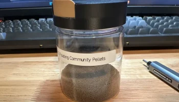 Ручная кормушка для рыб