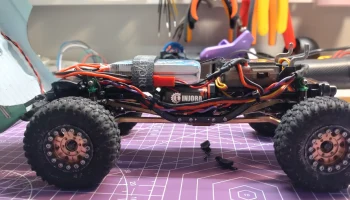 SCX24 Крепление для аккумулятора со сверхнизким центром ... 2