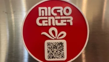 QR-код подарочного магнита Microcenter Present......