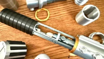 Создайте свой собственный световой меч из деталей интерьера