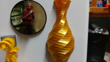 Магнитная низкополигональная ваза Rose Twist......