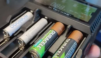 AAA и AA Akku Battery Riser Nitecore D4 Digicharger и др... 2