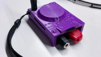 ОБНОВЛЕНО Mini CDJ USB-накопитель, разъем AUX и контейнер... 6