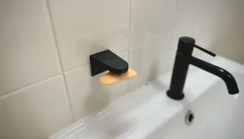 Магнитный держатель для мыла на стену.........