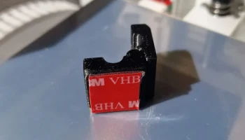 Печать на магнитном кабельном зажиме на месте... 2