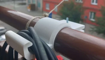 Держатель кабеля для балкона
