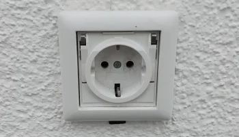 Крышка для уличной розетки GIRA 115703 3