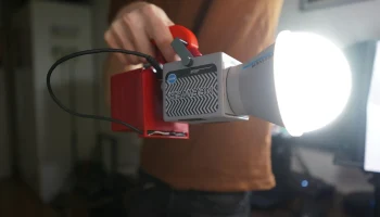 Батарейная ручка для Neewer HS60B своими руками с батаре... 3