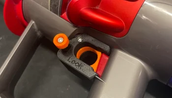 Блокировка триггера Dyson V10 1