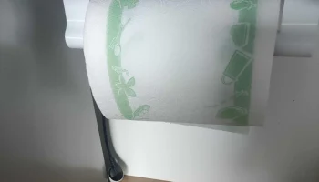 Вешалка для кухни из бумажных полотенец 2