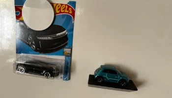 Магнитный держатель Hot Wheels для доски или холодильника... 1
