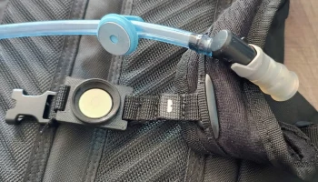 Зажим для трубки Camelbak с магнитом 9