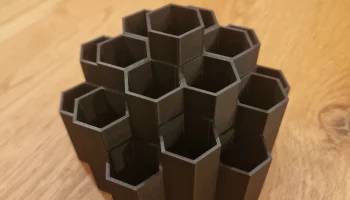 Карандашница шестигранная