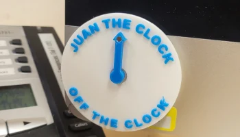 На сборке бейджа с именем Clock/Off the Clock На сборке бейджа с именем Clock/Off the Clock