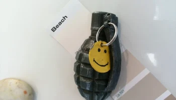 Магнитная граната на холодильник Bad Company......