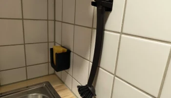 Настенное крепление для щетки для мытья посуды Ikea РИННИГ.