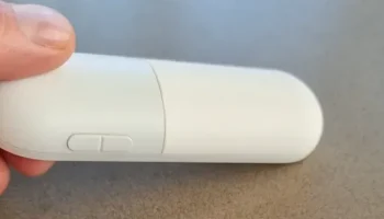 Крышка батарейного отсека пульта Chromecast 1