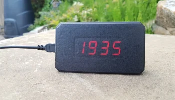 Настольный футляр для будильника BLough Настольный футляр для будильника BLough