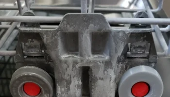 Колесо и ось поддона для посудомоечной машины