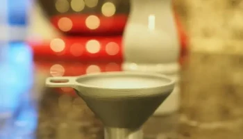 Простая воронка для специй с ручкой 3