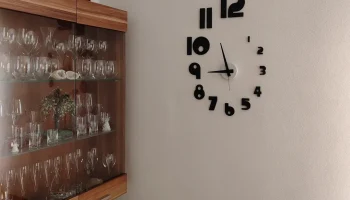Простые настенные часы 1